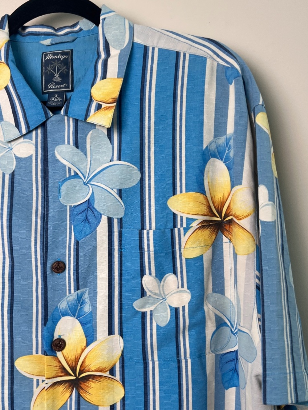 Montego Resort 100% Silk Men’s Button Down Hawaiian Floral Short Sleeve Shirt